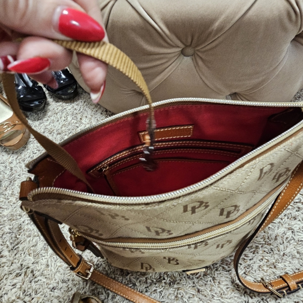 DOONEY & BOURKE Signature Logo Crossbody Handbag ๐ & Matching Wallet - Picture 14 of 16